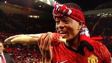 A vingança nunca é plen… bah, Evra mostra que pode ser, sim