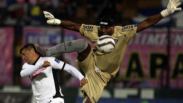 Juan Flores ganhou o selo Joselito na noite de s&aacute;bado pelo campeonato peruano