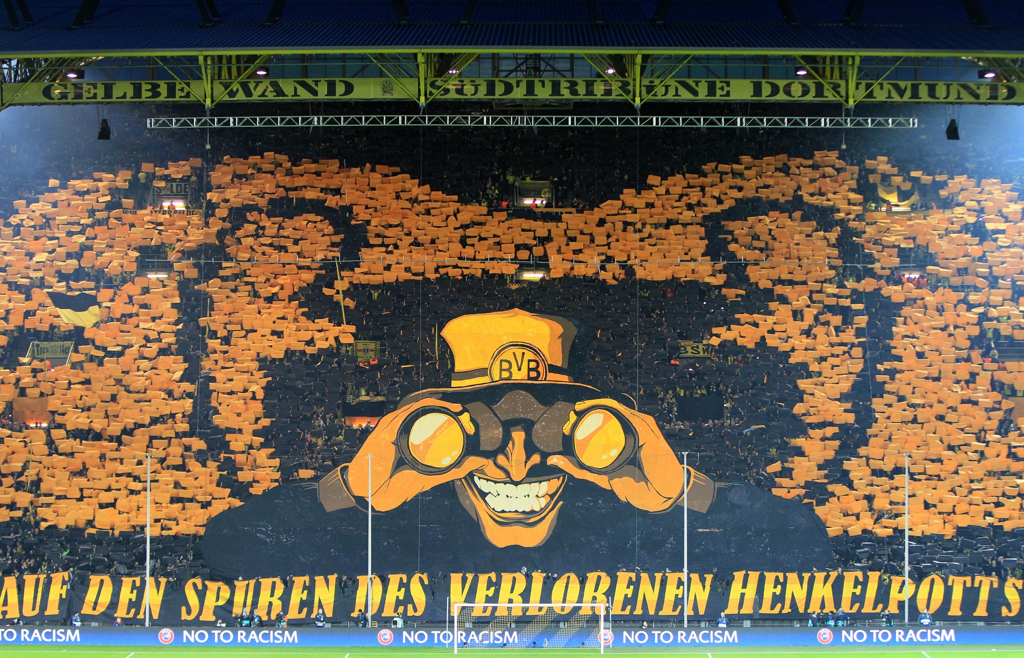 Torcedores do Dortmund fizeram um mosaico combinado com um painel sensacional (Foto: divulga&ccedil;&atilde;o/Borussia Dortmund)