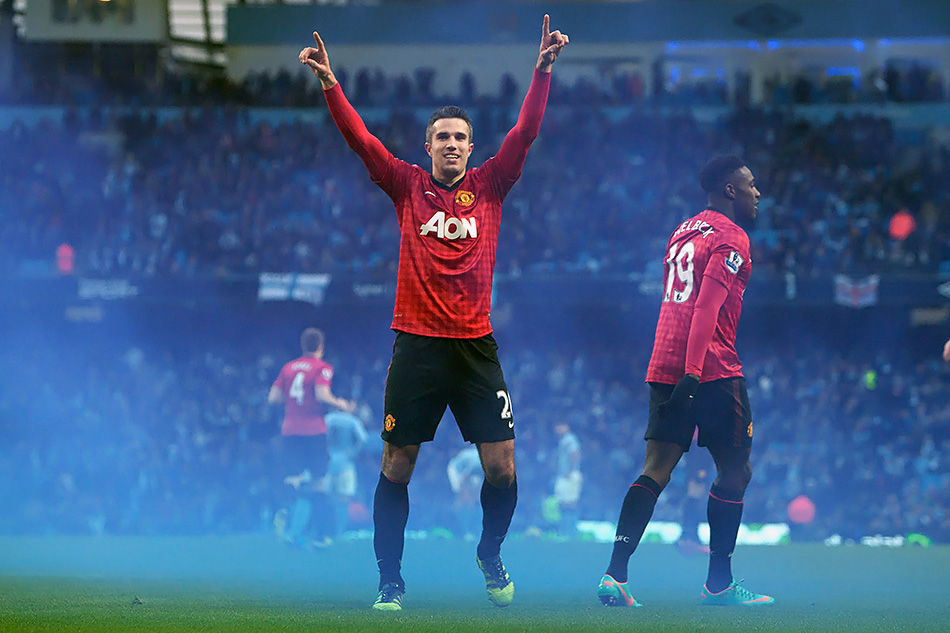 Van Persie comemora gol que deu a vit&oacute;ria contra o City em dezembro de 2012