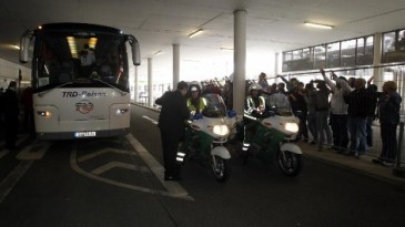 Torcida do Real Madrid pede: “Menos milhões, mais colhões”