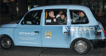Patrocinadora do City ensina como tirar sarro do rival