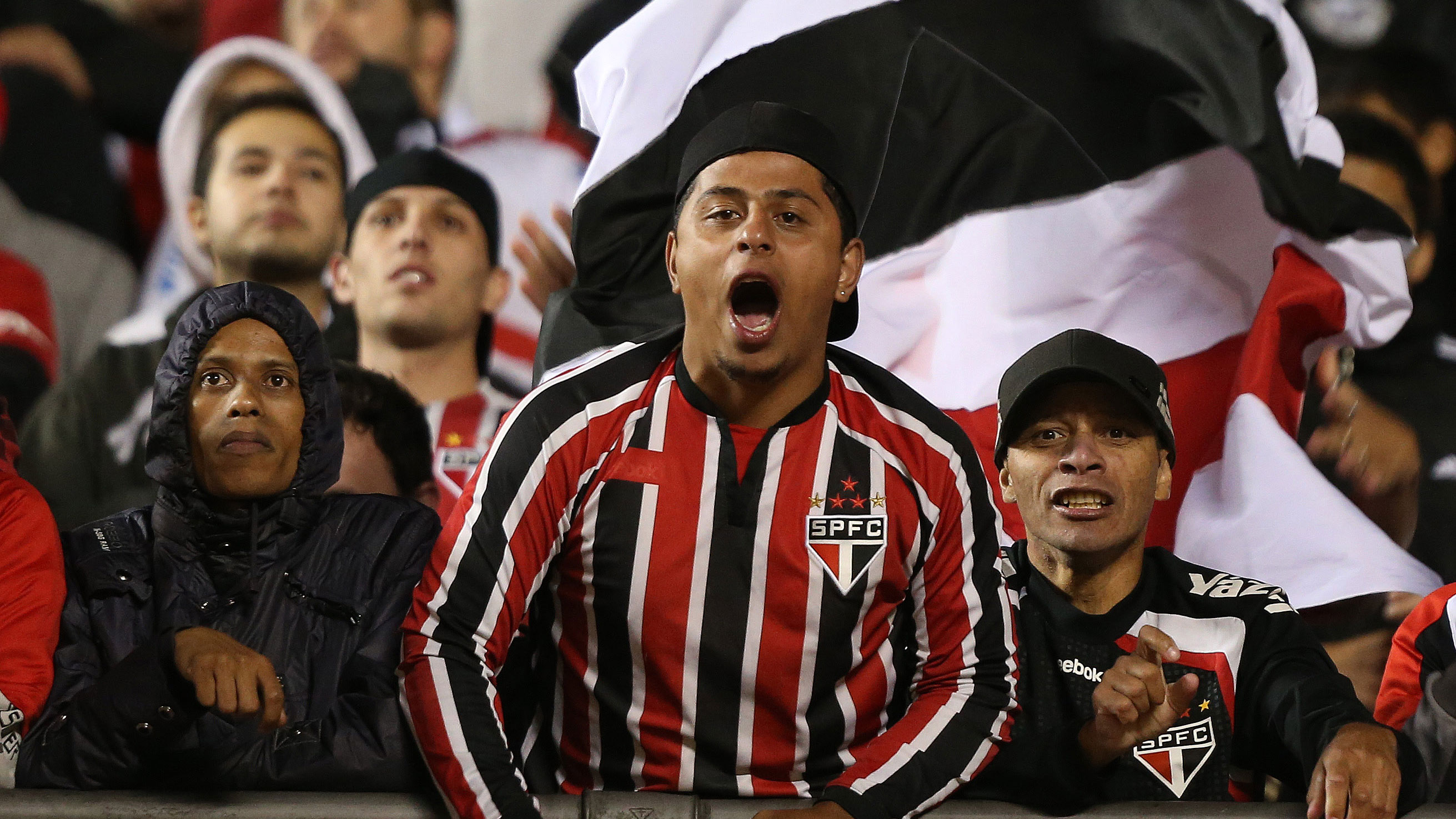 São Paulo sobrevive comemorando bico para frente. E é bom sinal