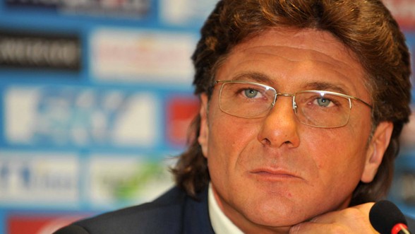 Mazzarri prepara estratégia do Napoli contra Genoa e Milan