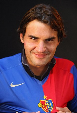 Federer exibe com orgulho a camisa do Basel