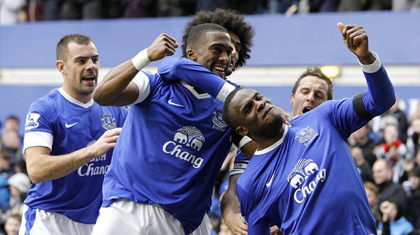 Everton vence e abre vantagem sobre rival Liverpool