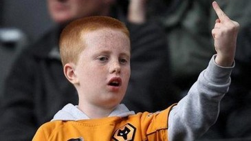 Wolves definham na 2ª divisão. E torcida invade o campo para xingar o presidente