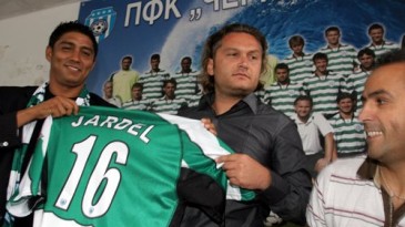 Técnico búlgaro sonha trabalhar no Brasil, mas critica organização