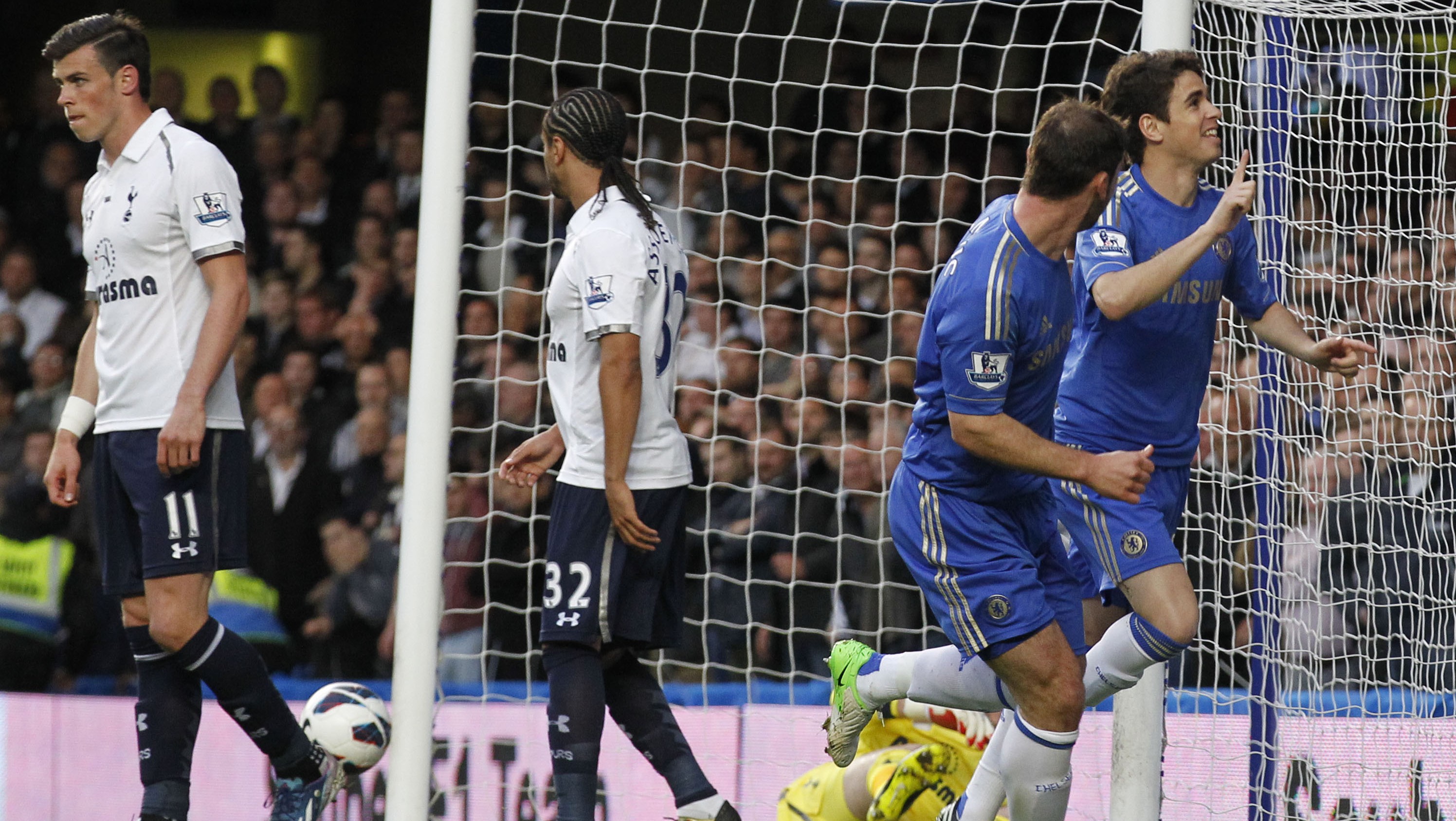 Chelsea est&aacute; &ndash; e ajuda o Arsenal a ficar &ndash; mais pr&oacute;ximo da LC