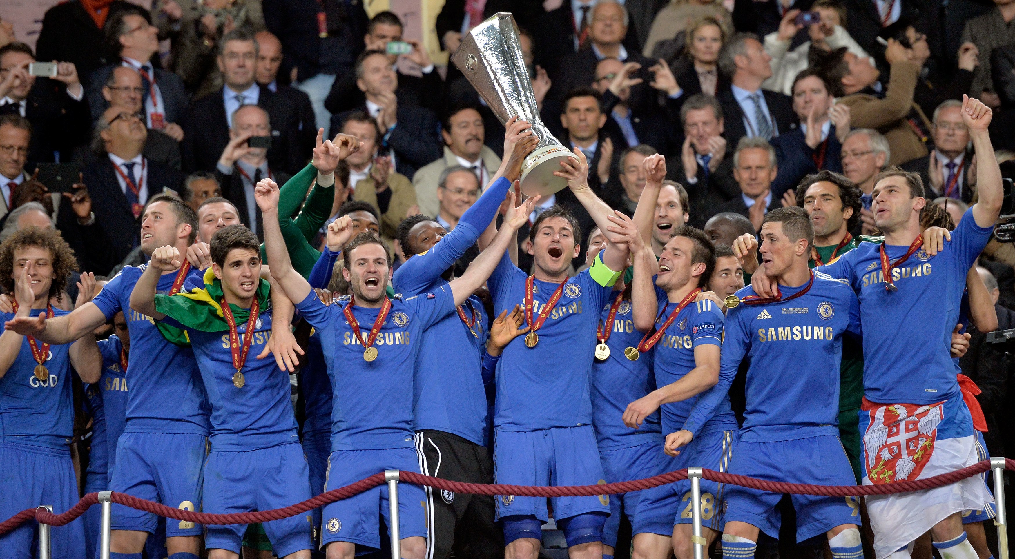 Chelsea fatura a Liga Europa e tem a paz para se reconstruir