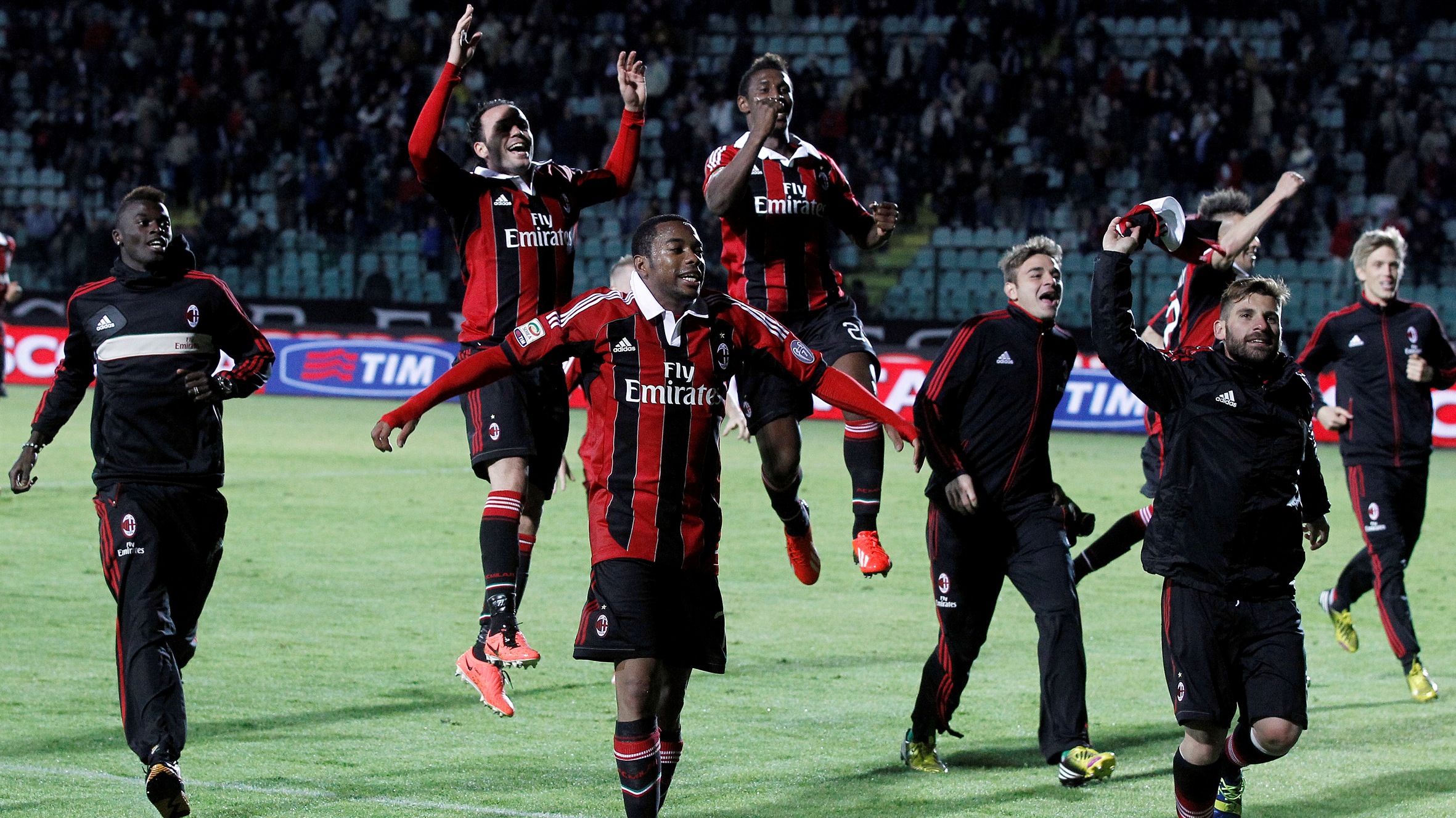 Milan busca vaga heroica na LC, mas est&aacute; aqu&eacute;m de sua hist&oacute;ria