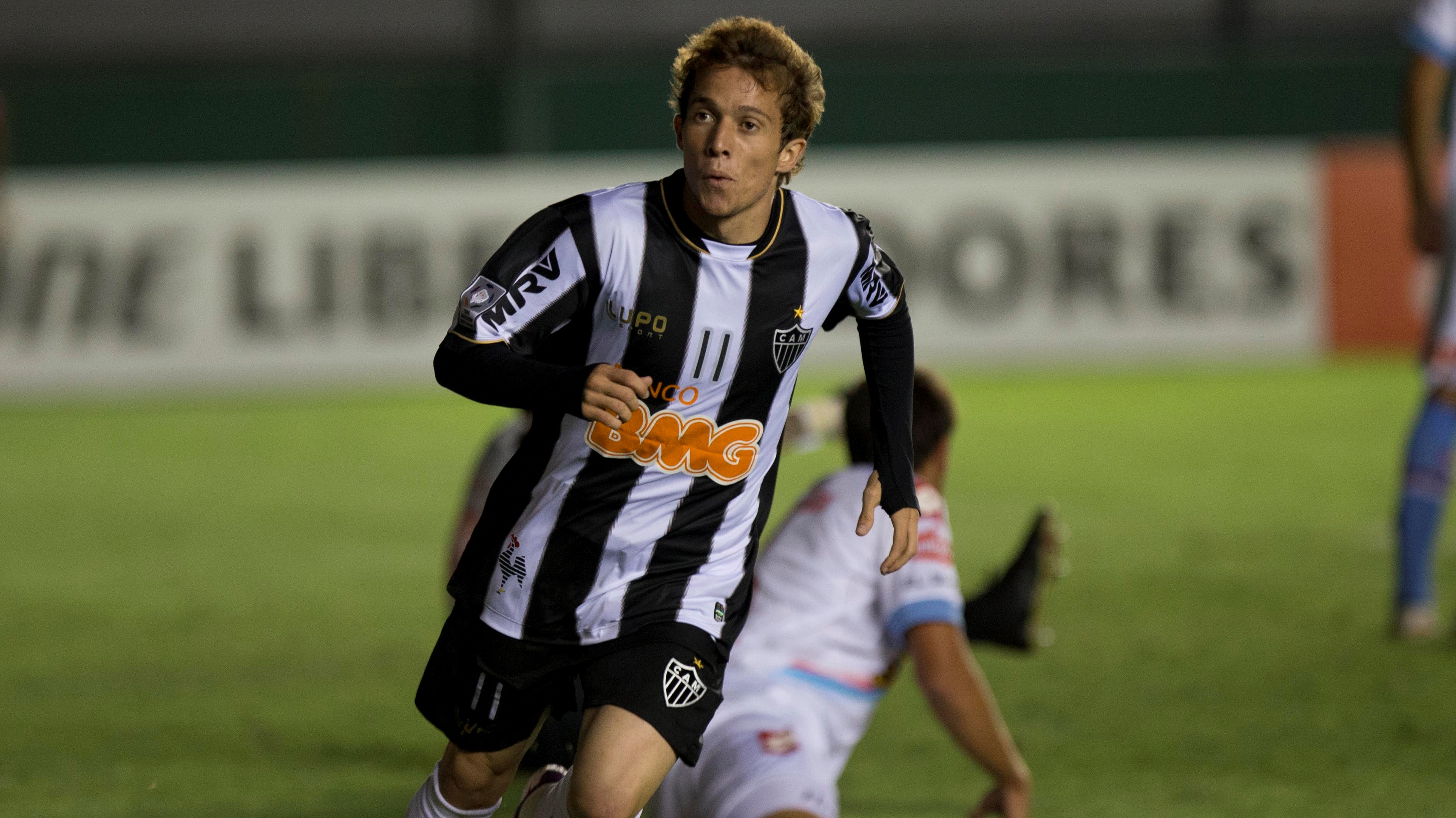 As raz&otilde;es para o Dortmund estar interessado em Bernard