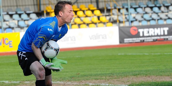 Achamos o pior goleiro do mundo e ele está na Eslovênia