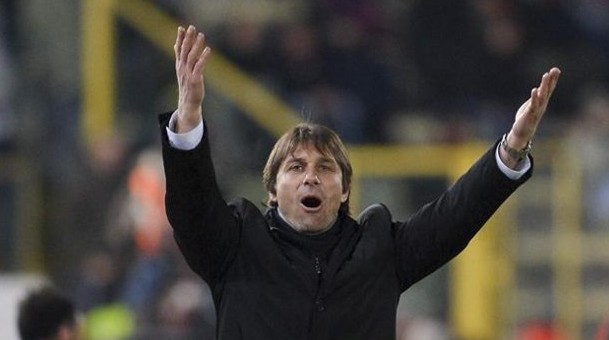 Conte durante jogo na Arena Juventus: nem ele escapou das brincadeiras do elenco ap&oacute;s o t&iacute;tulo