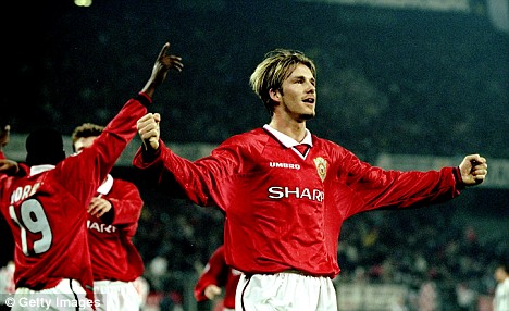 Beckham comemora o t&iacute;tulo da Liga dos Campe&otilde;es de 1999: gera&ccedil;&atilde;o inesquec&iacute;vel em Old Trafford