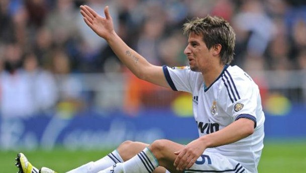 Calma aí, Coentrão, você não foi relacionado para o jogo