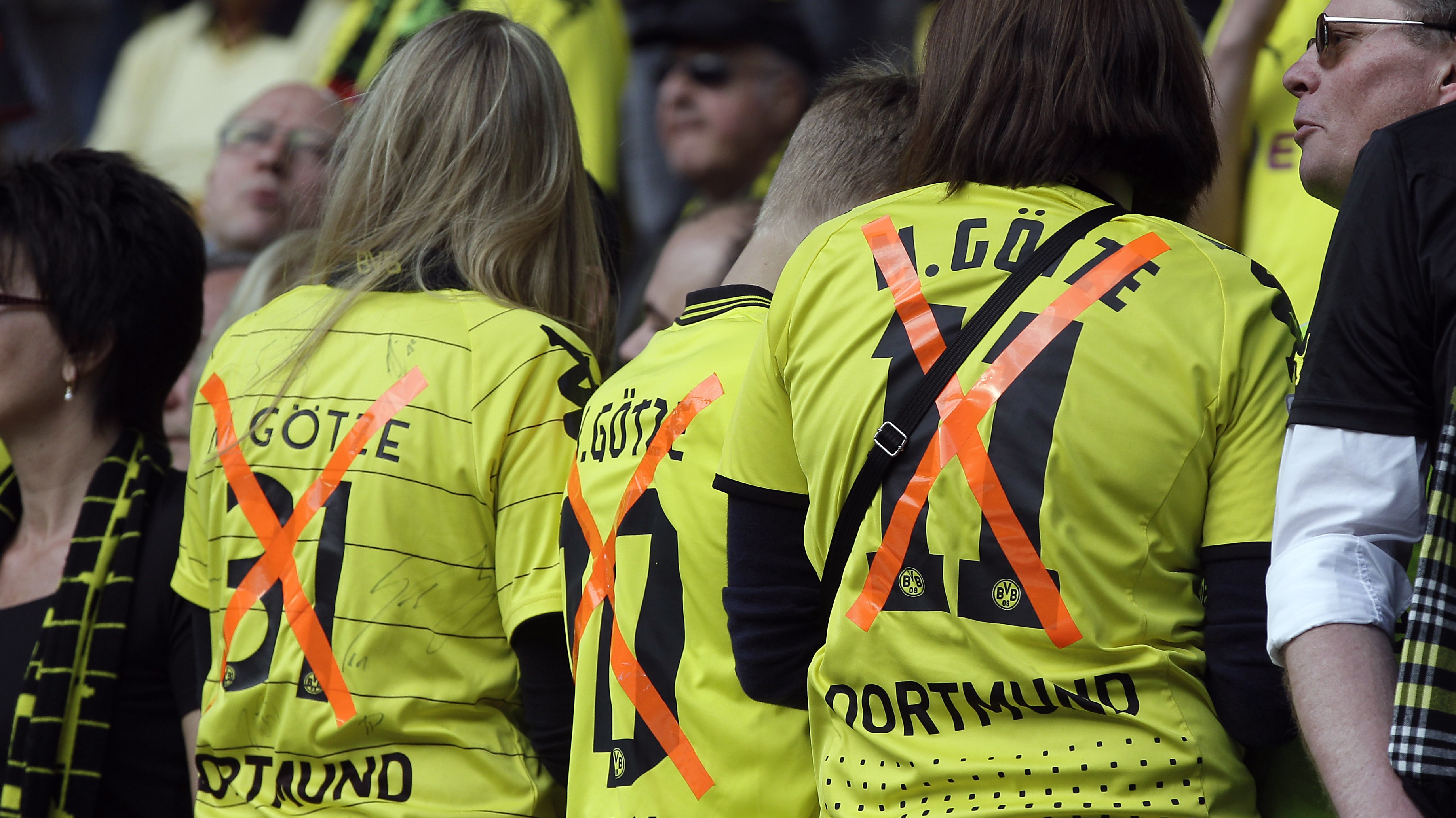 Torcida do Dortmund n&atilde;o perdoa G&ouml;tze por &ldquo;trai&ccedil;&atilde;o&rdquo;