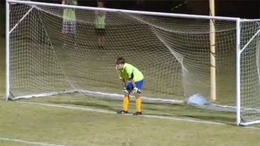 Goleirão faz grande bobagem, mas não há como não ter dó dele