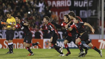 Batendo pênaltis e corações, Newell’s tira Boca e sonha