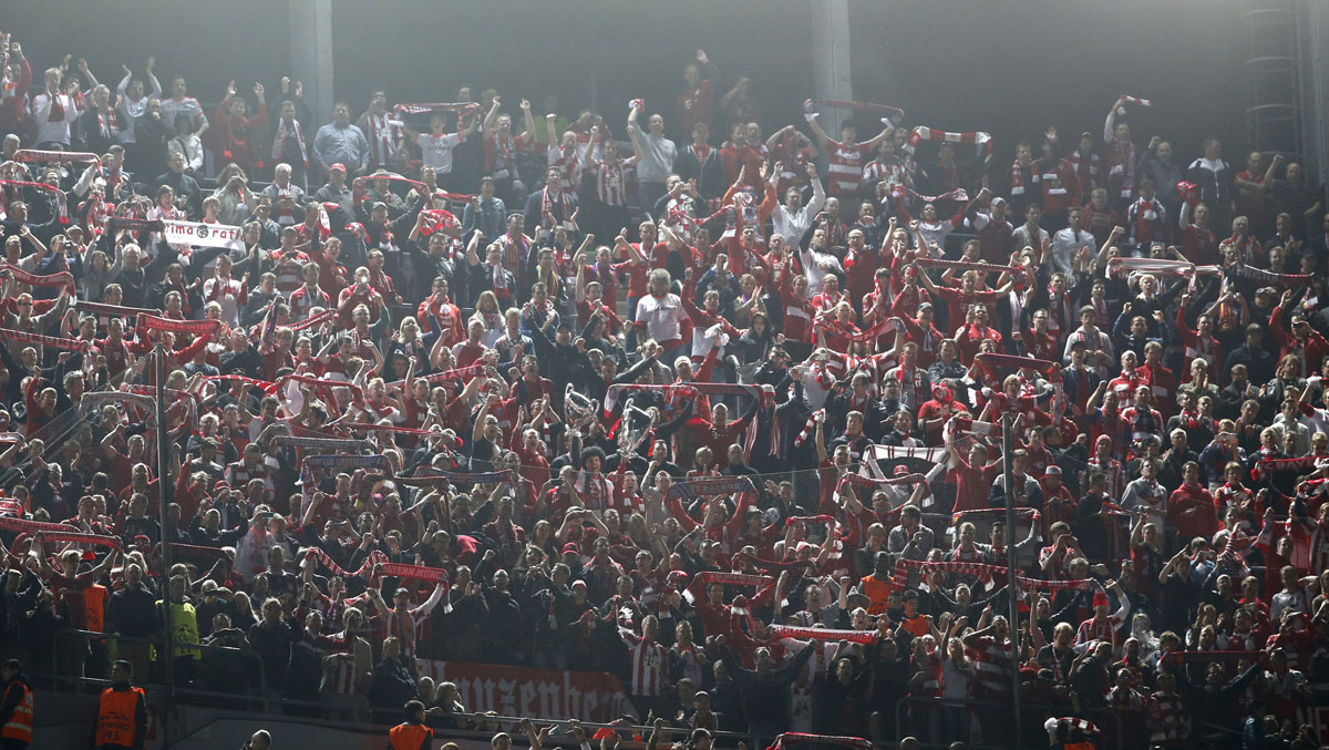 O &ldquo;ol&eacute;&rdquo; dos torcedores Bayern na noite eterna do Camp Nou
