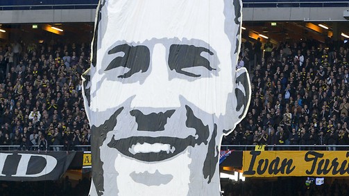 AIK faz mais bela homenagem a um &iacute;dolo que se foi