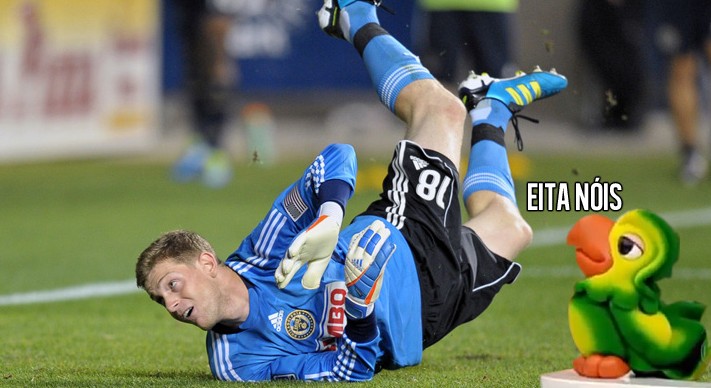 Se for sair de soco para uma defesa, acerte a bola