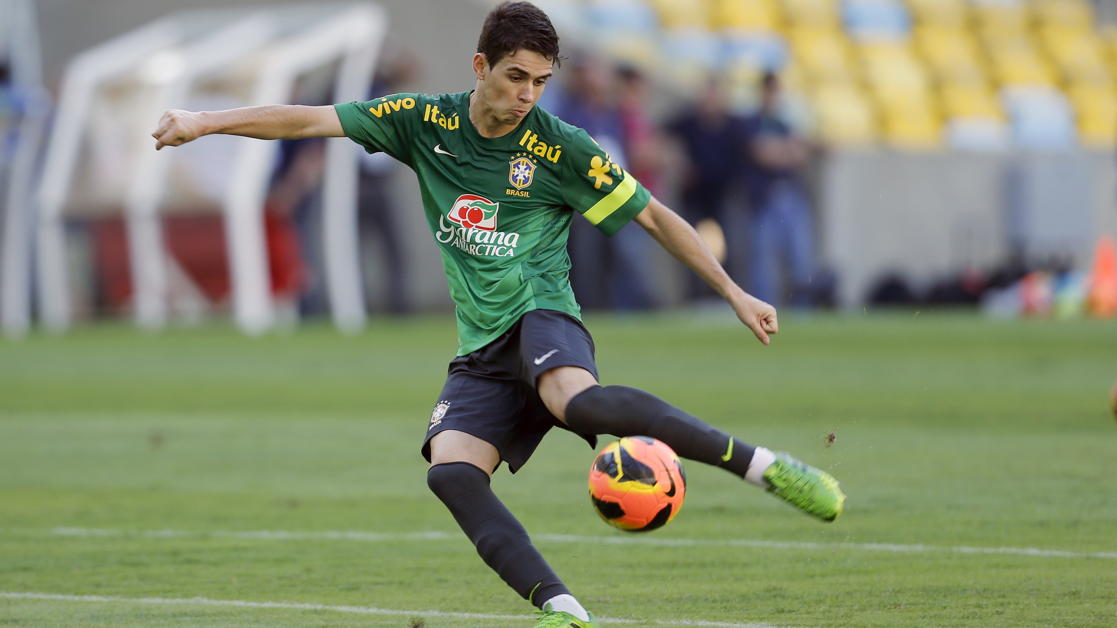 Pe&ccedil;a-chave na sele&ccedil;&atilde;o, Oscar vem de maratona de 109 jogos