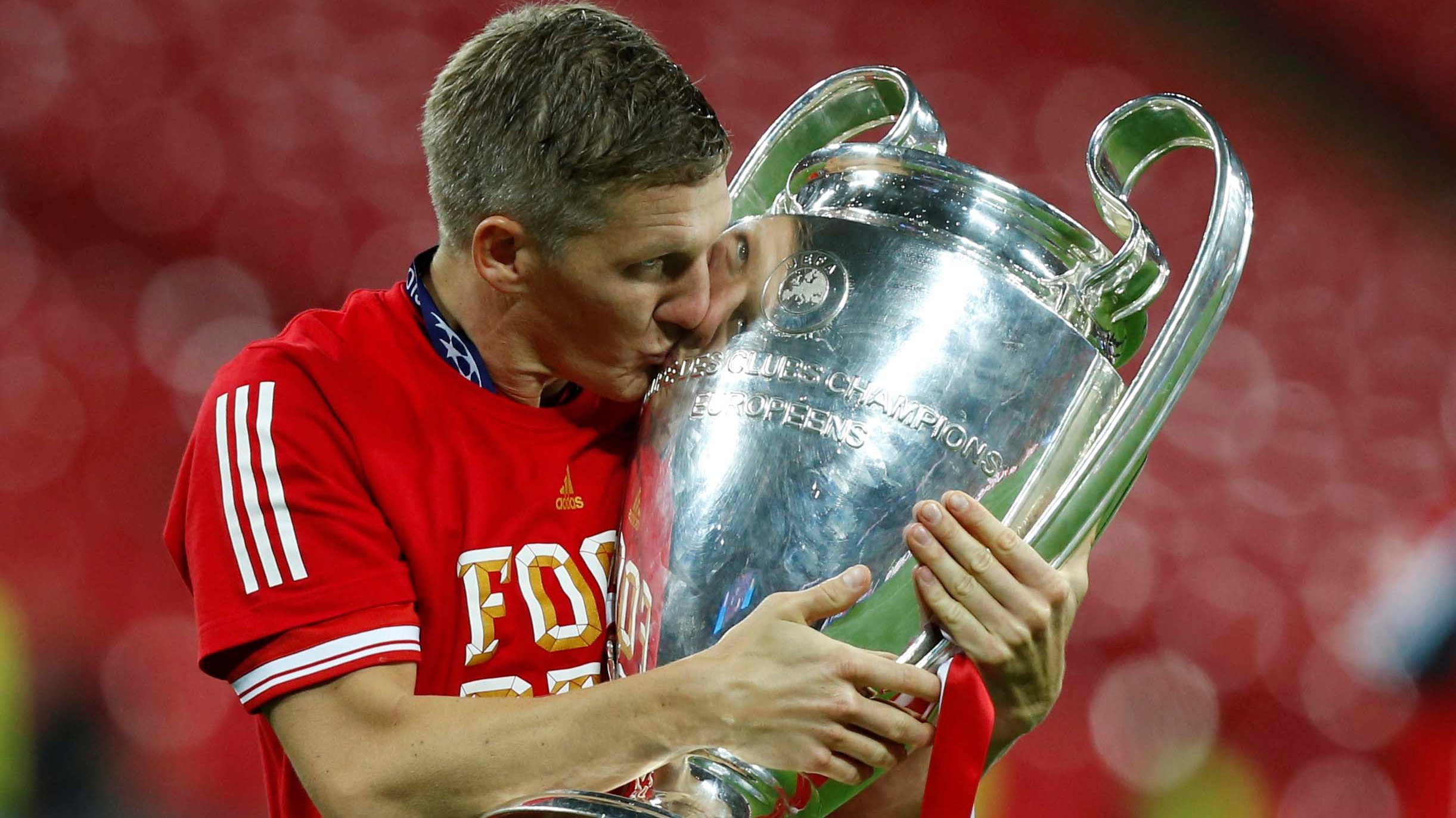 Schweinsteiger est&aacute; ainda mais faminto por ta&ccedil;as. Ele merece