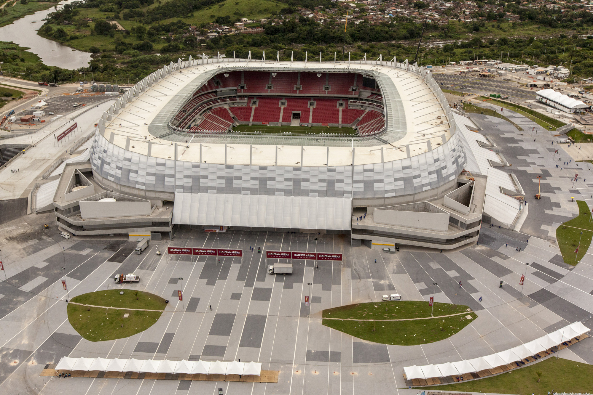 Arena Pernambuco, o &uacute;ltimo est&aacute;dio a ser entregue para a Copa das Confedera&ccedil;&otilde;es (Foto: divulga&ccedil;&atilde;o)