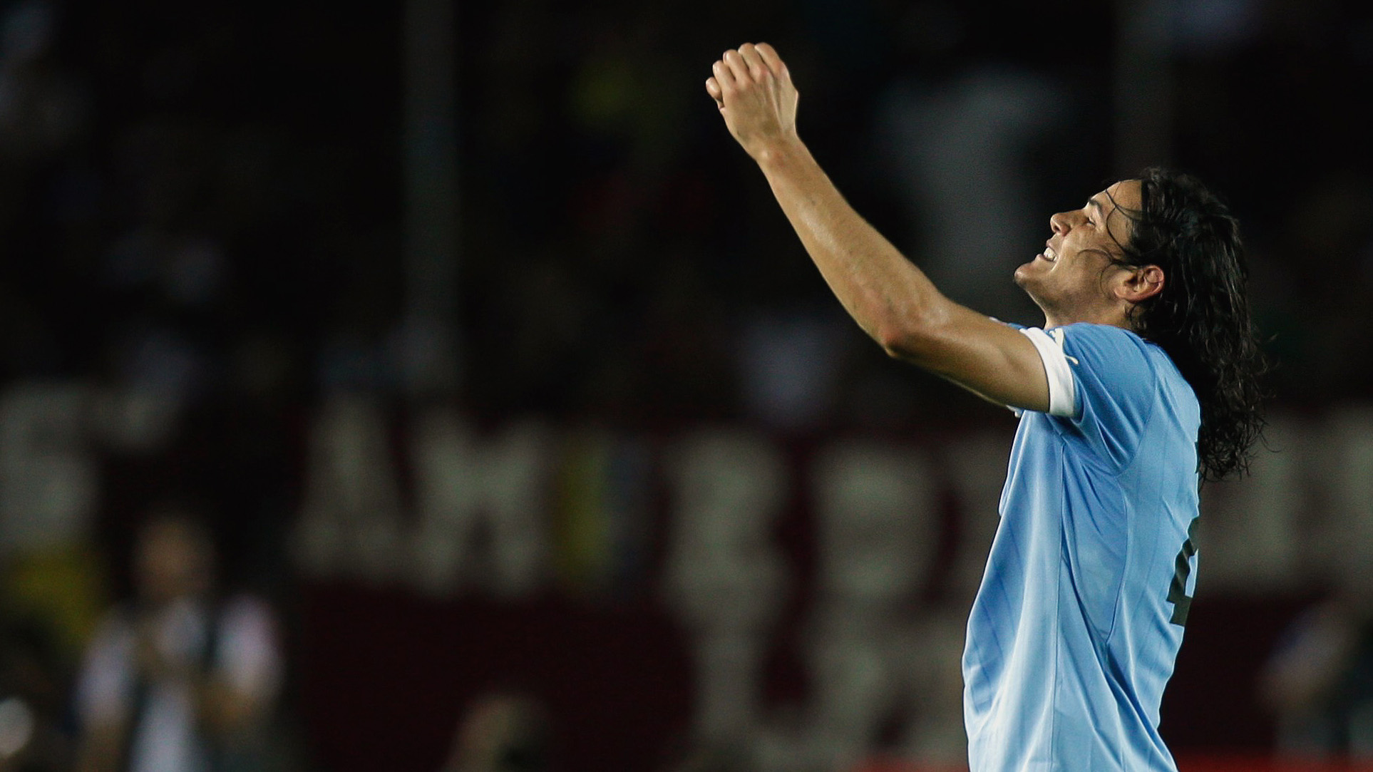 Uruguai e Chile d&atilde;o passos important&iacute;ssimos rumo &agrave; Copa