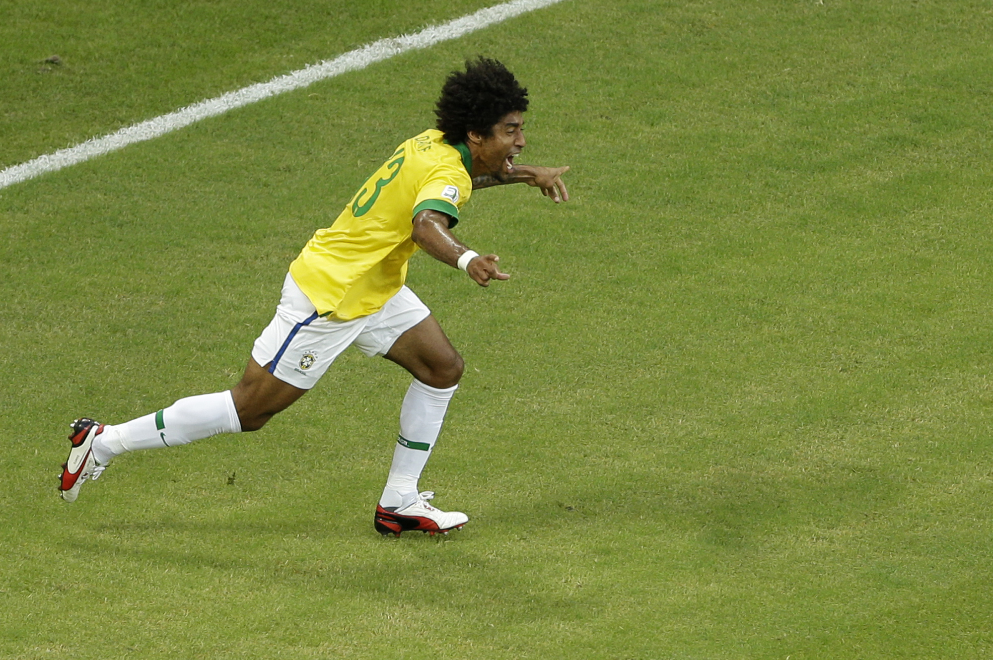 Dante, baiano, marcou na Fonte Nova (AP Photo/Natacha Pisarenko)