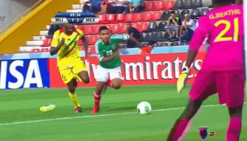 Jesus Escoboza, o goleador descalço da seleção mexicana