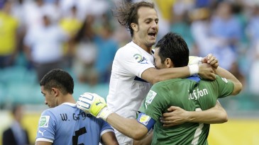 Itália vence Uruguai na prova de resistência de Salvador