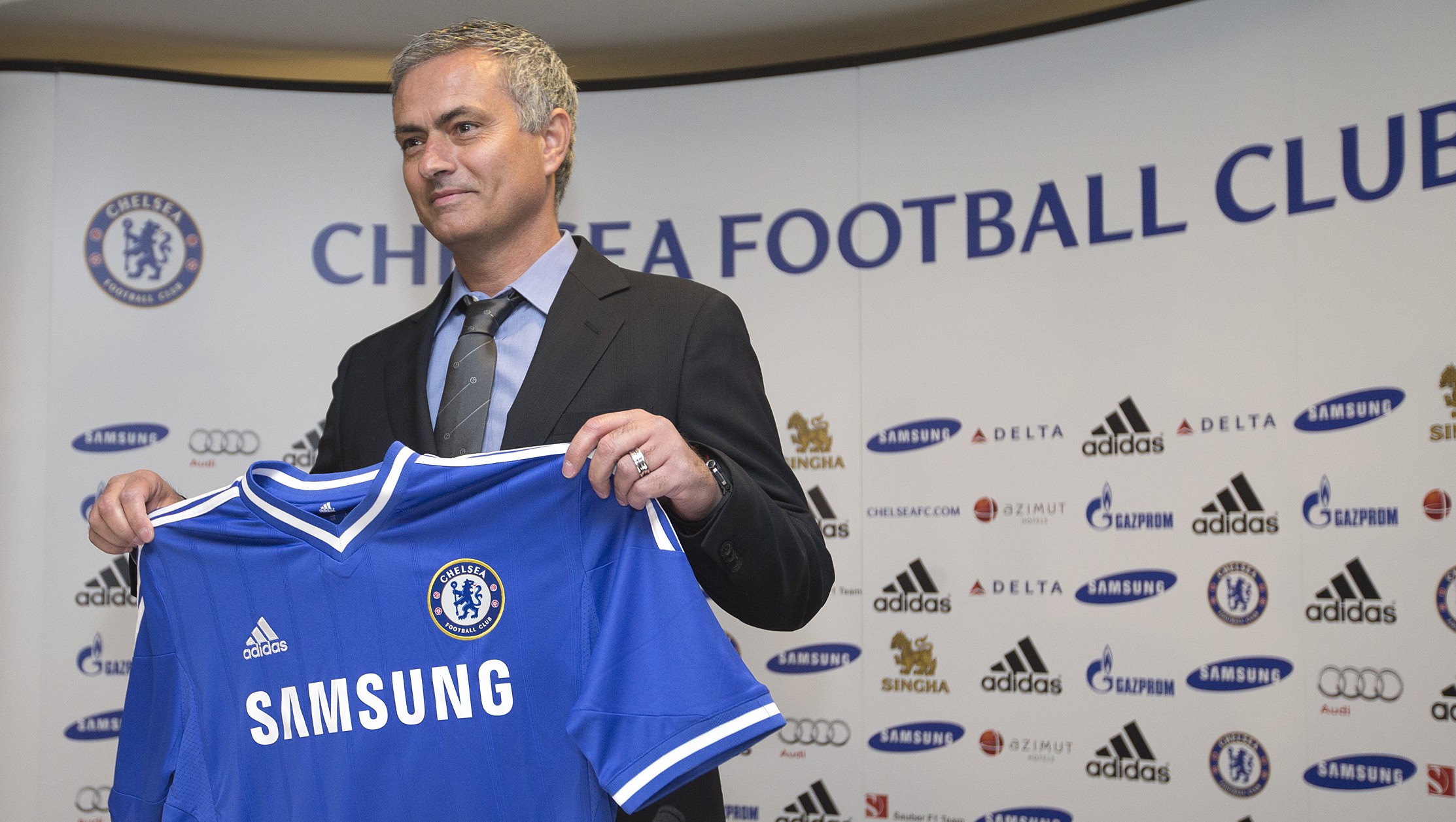 Mourinho vetou Ba no Arsenal: “Eles disputam o título”