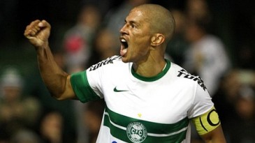 A regularidade que torna Alex ainda mais craque