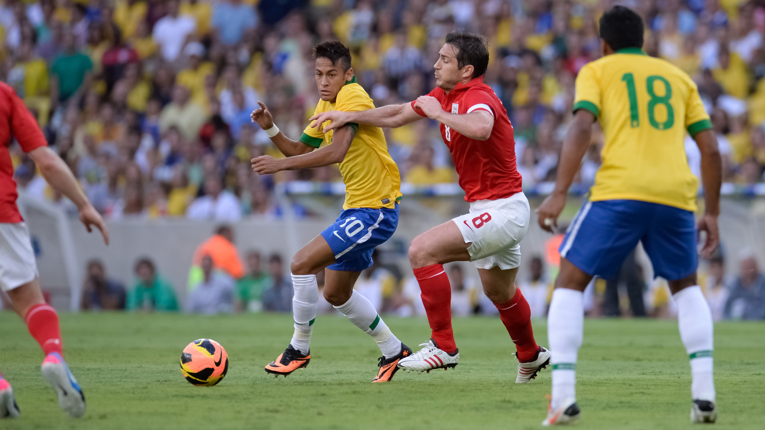 Brasil foi promissor, mas Inglaterra exp&ocirc;s defeitos