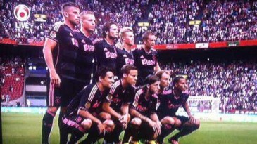 O Ajax foi campeão sem goleiro – ao menos é o que parece na foto