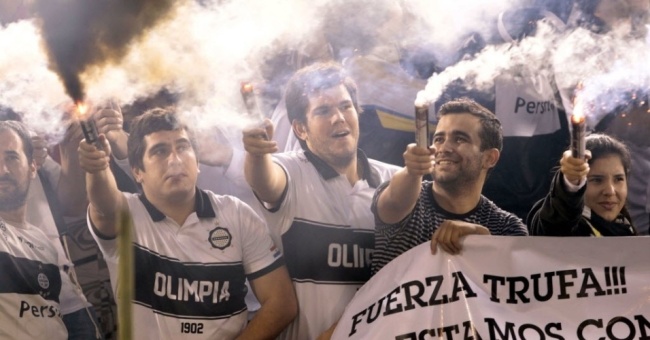 Torcedores do Olimpia homenageiam 'Trufa' Ariosa