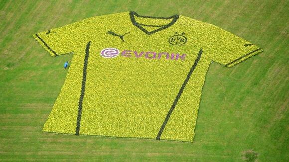 Tudo s&atilde;o flores no novo uniforme do Dortmund &ndash; literalmente