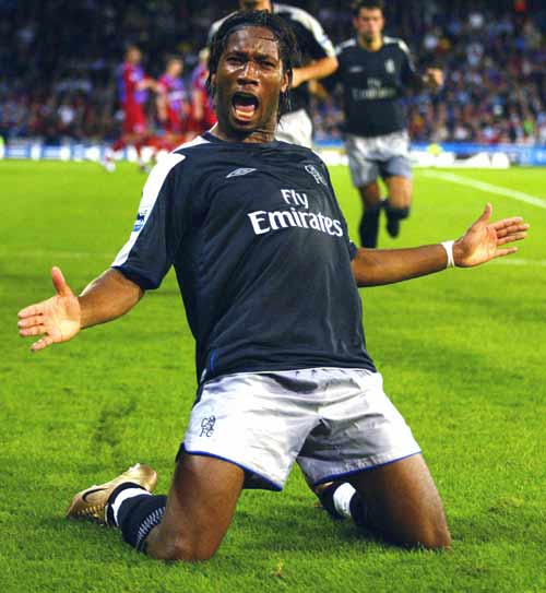 Drobga comemora gol com a segunda camisa dos Blues em 2004-05