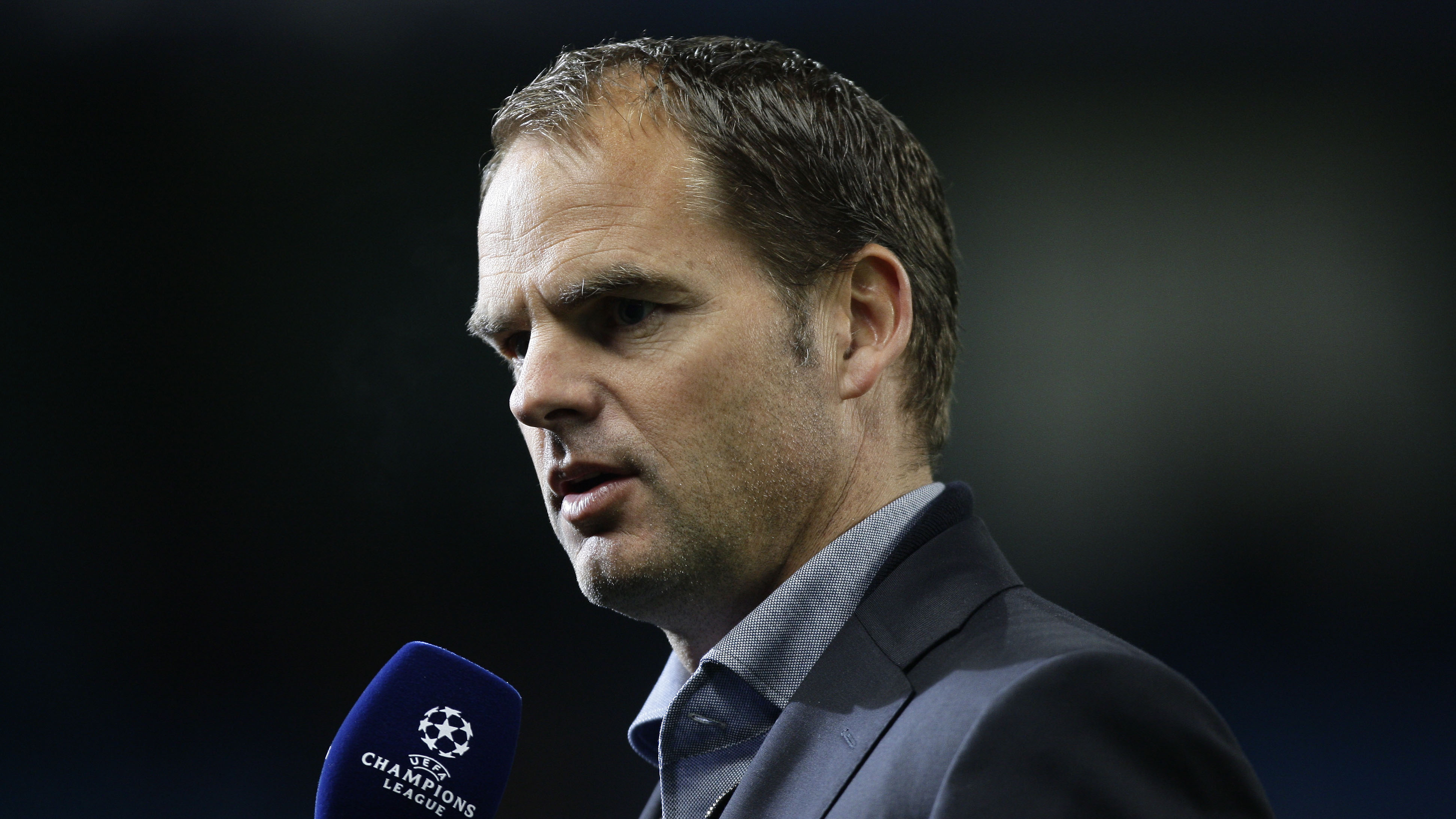 Frank de Boer &eacute; o t&eacute;cnico do Ajax (AP Photo/Jon Super)