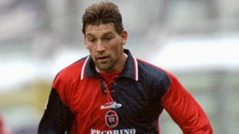 Ex-jogador do Cagliari revela como manipulou jogo na Itália