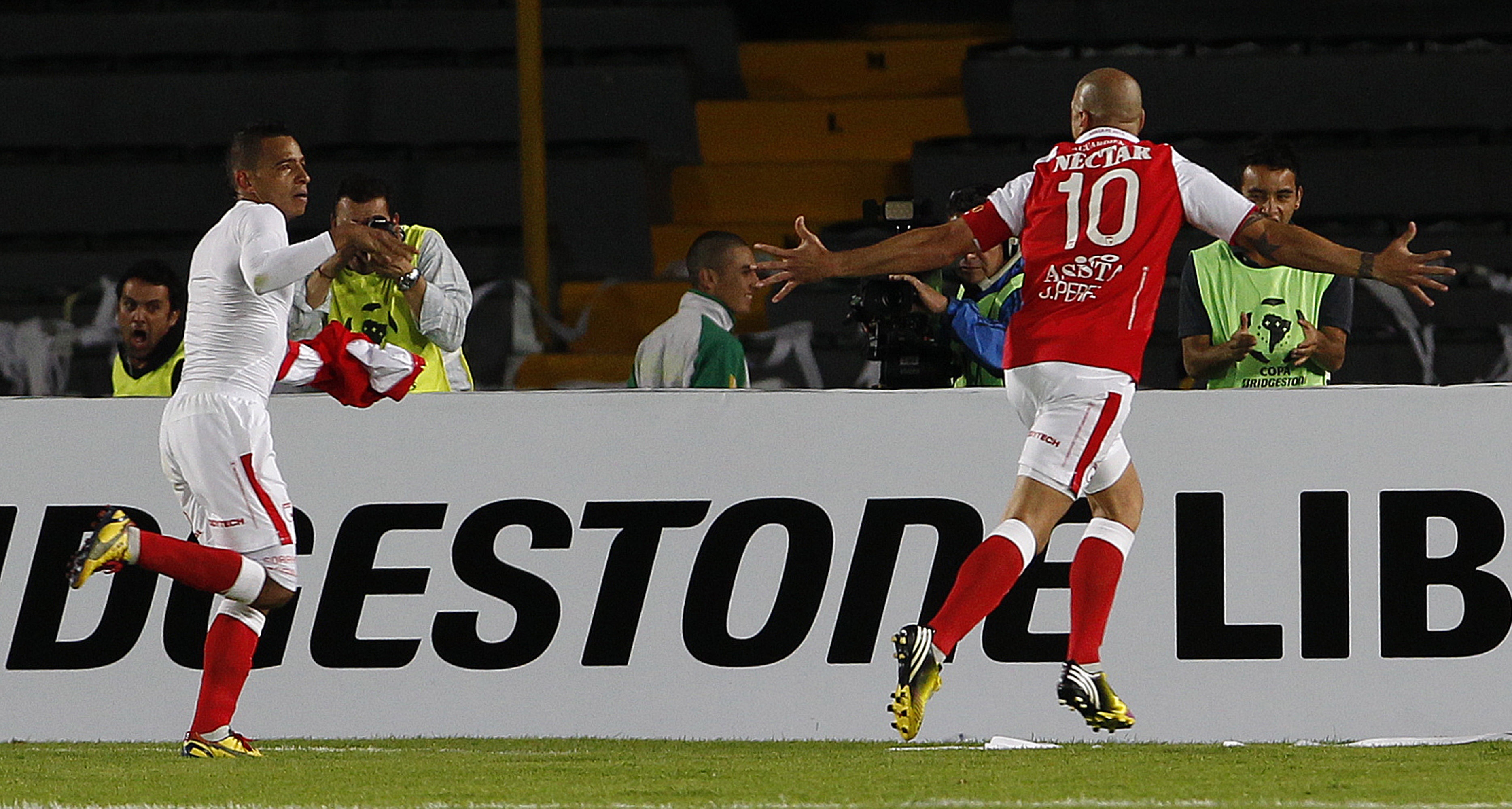 Omar Perez foi decisivo no Santa Fe (AP Photo/Fernando Vergara)