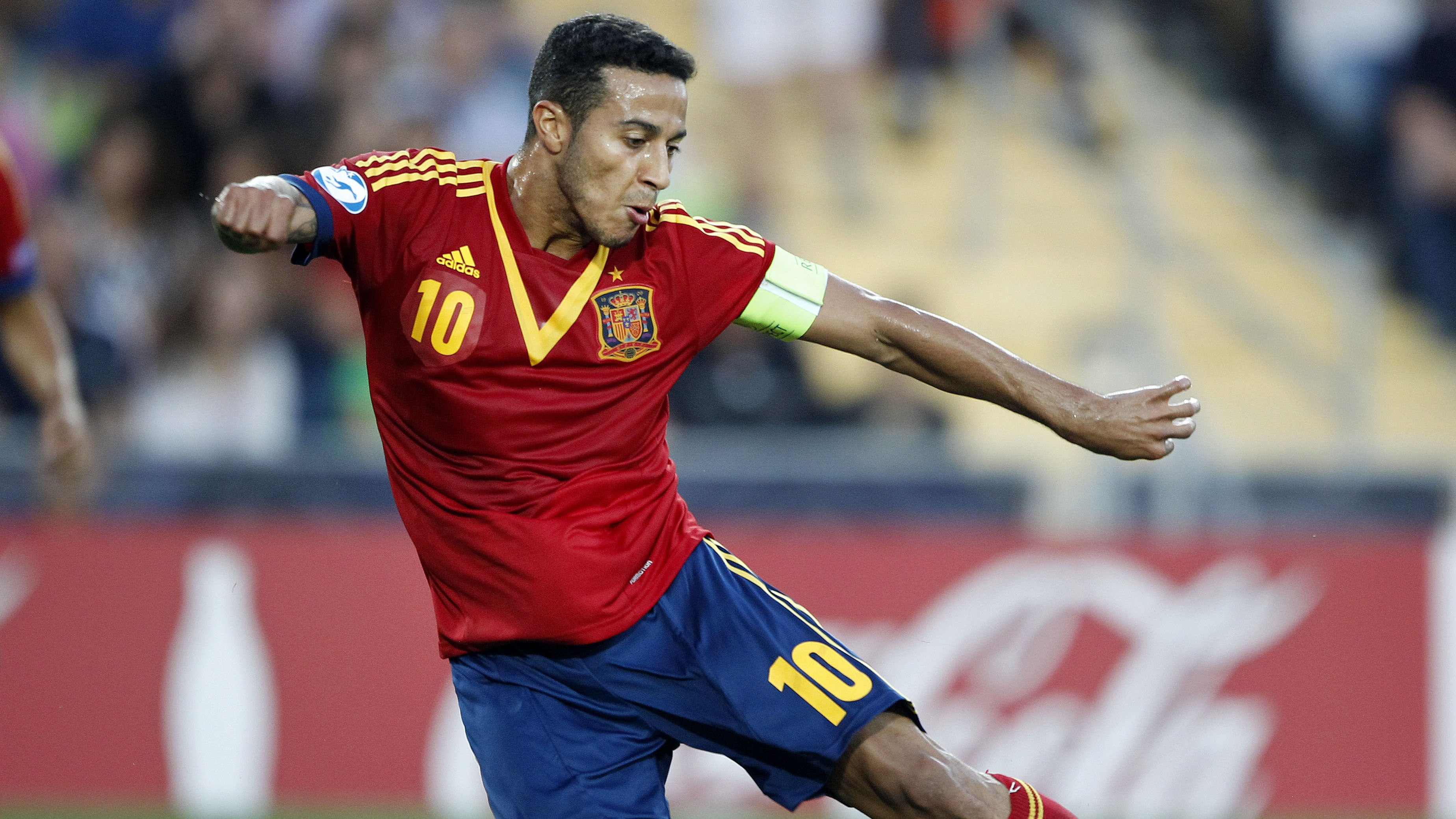 Thiago troca o Barcelona pelo Bayern Munique e voltar&aacute; a trabalhar com Guardiola (AP Photo/Ariel Schalit)