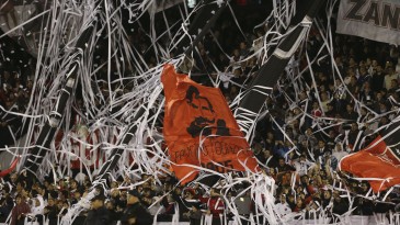 Golpe no futebol: Argentina proíbe torcedor visitante