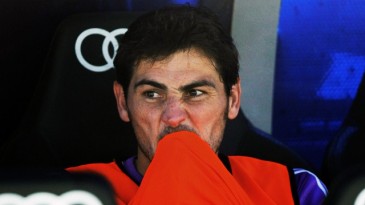 De volta ao banco, Casillas revive dilema no Real Madrid
