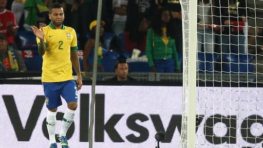 O que Daniel Alves pensou ao fazer aquele gol contra