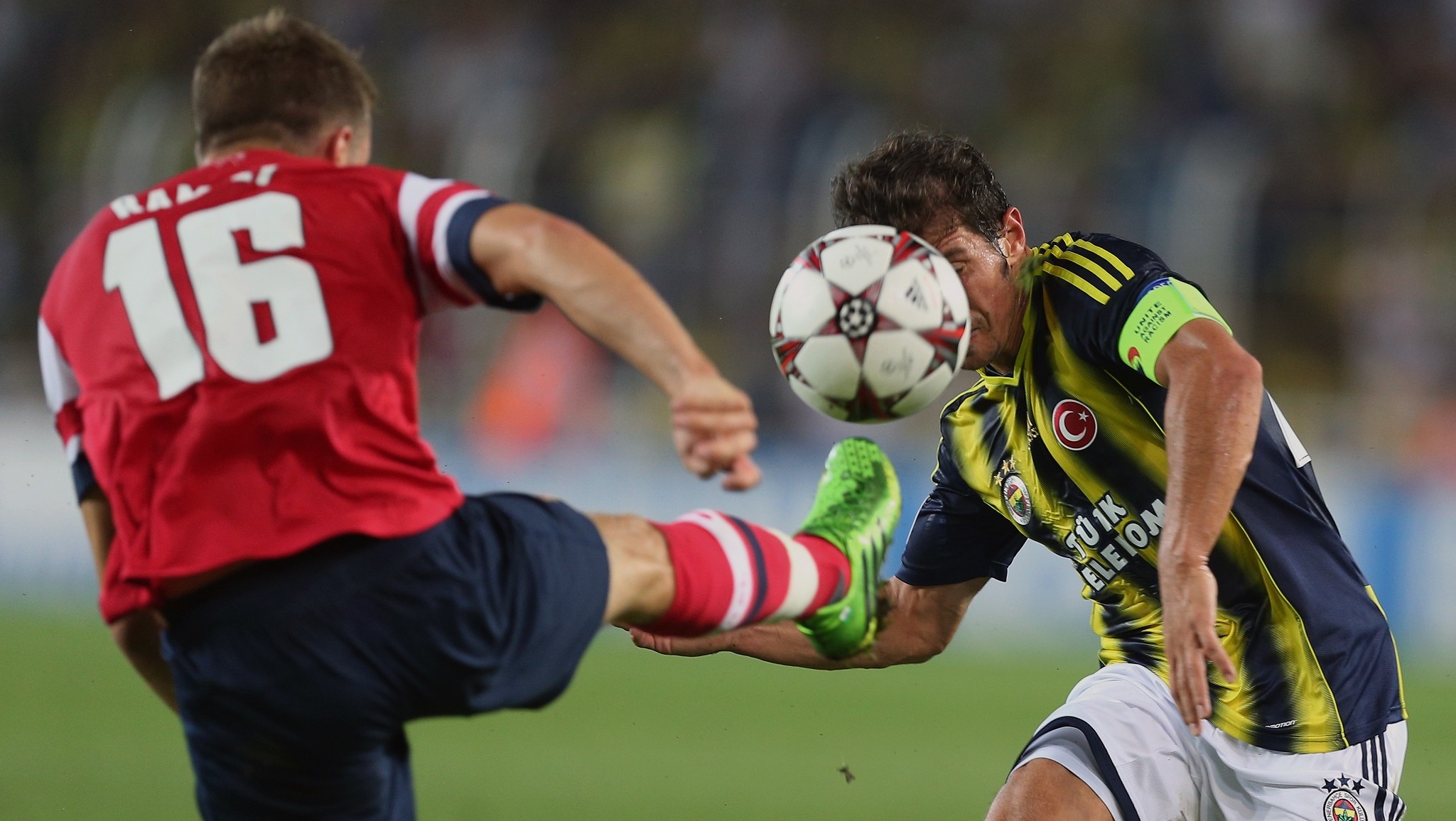 Confiante, Arsenal est&aacute; com um p&eacute; na fase de grupos da LC