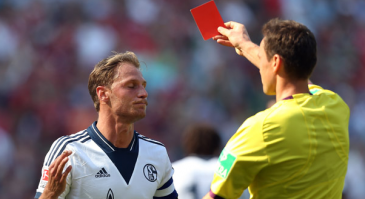 Um dia de cartões vermelhos estúpidos na Bundesliga