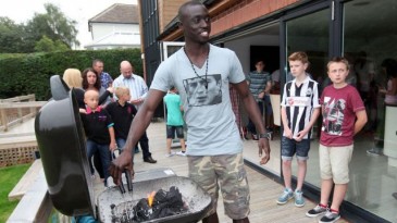 Já imaginou ser convidado à casa de seu ídolo? Cissé fez isso